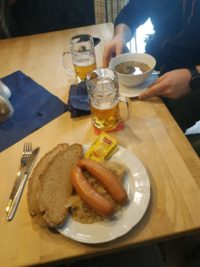 Essen in der Kösseinehütte